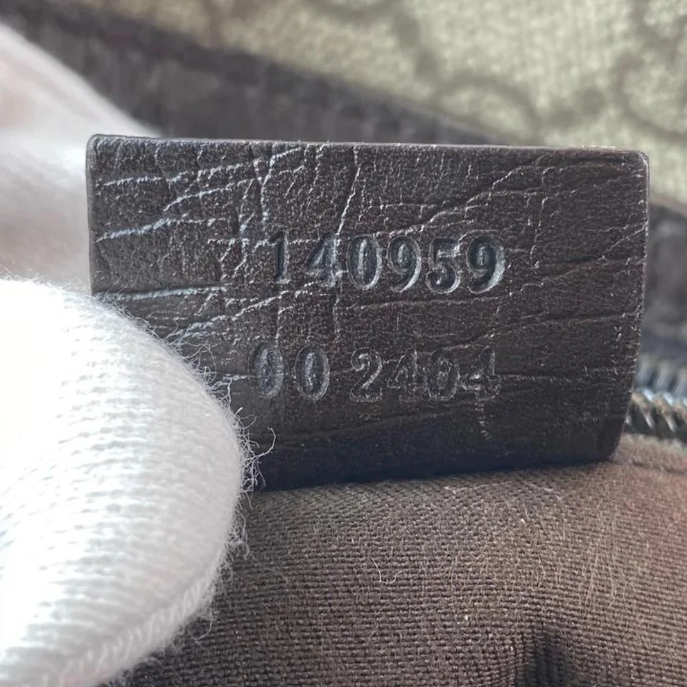 Gucci Monogram Signature Double Pocket 4GG910